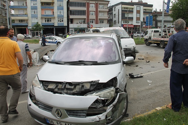 Samsun`da trafik kazas: 2 yaral