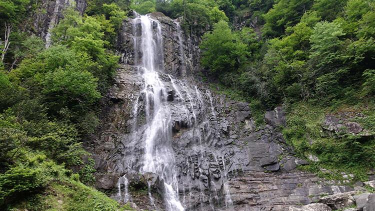 Artvin`in ihtiaml elalelerinden Menuna ziyaretilerini bylyor