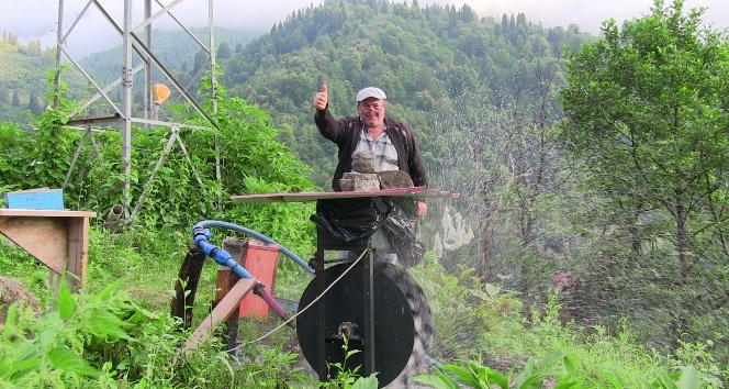 Bal evi iin kendi rettii elektrii kullanyor