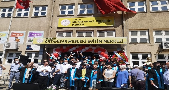 Ortahisar Mesleki Eitim Merkezi bu yl ilk mezunlarn verdi