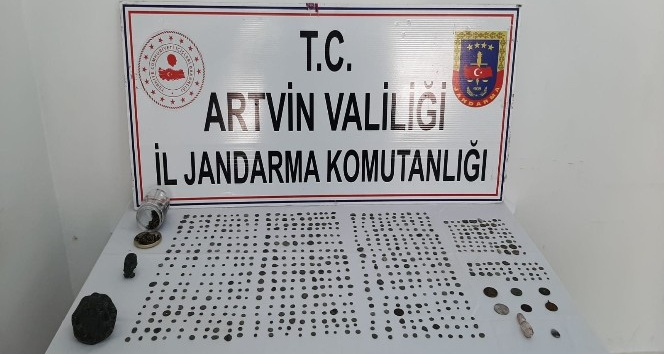 Artvin`de jandarma ekipleri 690 adet sikke ele geirdi