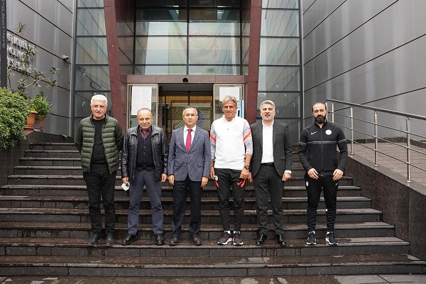 Vali Kemal eber`den aykur Rizespor`a Ziyaret