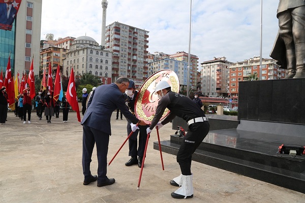 Rize`de 29 Ekim Cumhuriyet Bayram Kutlamalar elenk Sunumuyla Balad