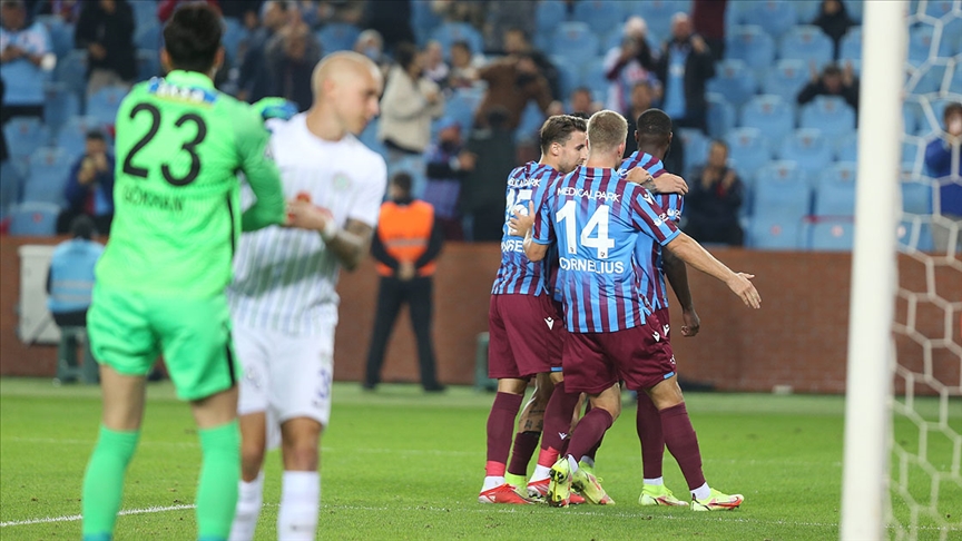 Lider Trabzonspor zirvede puan farkn 7`ye kard