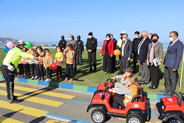 Vali eber, ocuklar in Gvenli Trafik Eitimi Al Programna Katld